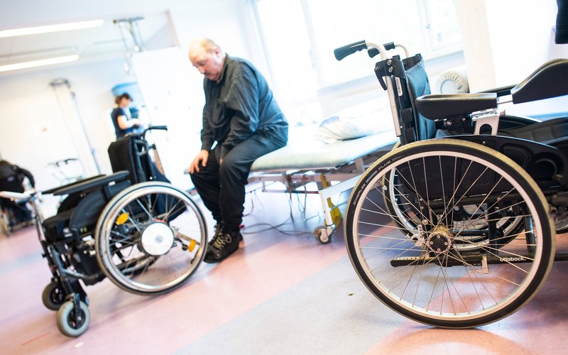 Billede der viser forskellige hjælpemidler